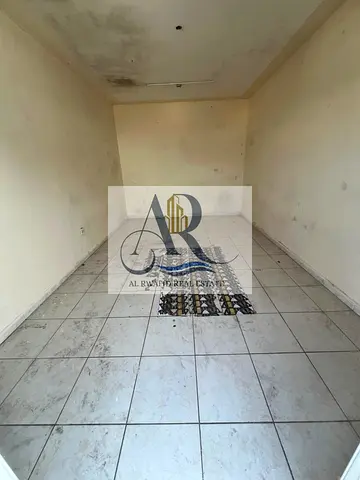 غرف للإيجار في الجرف الصناعية  نقدّم لكم فرصة ممتازة لاستئجار 84 غرفة عمالية في واحدة من أفضل المواقع في منطقة الجرف الصناعية. الغرف متاحة الآن وبعدد كبير، مما يجعلها مناسبة للشركات التي تبحث عن سكن م