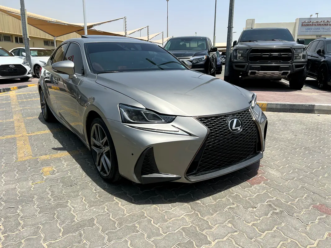Lexus IS-Series 2019 — photo 1 of 16