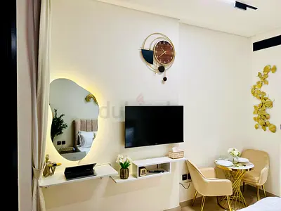 Hisense 43 inch TV with wall bracket and shelf - under warranty