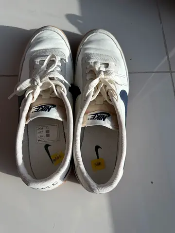 Price: 300 - size 42