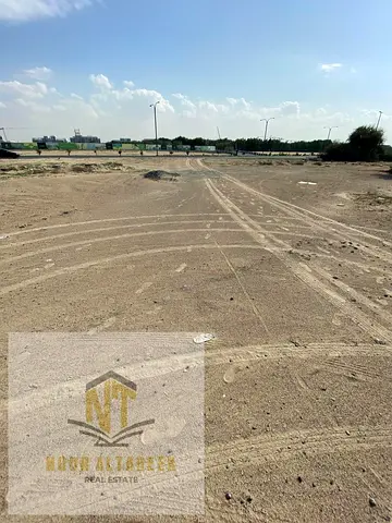 أرض للبيع – الرويضات، الشارقة  فرصة استثمارية مميزة لامتلاك أرض تجاري سكني بموقع استراتيجي على شارع قار، مناسبة لإقامة مشروع ناجح أو استثمار بعائد قوي