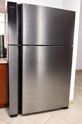 Hitachi Inverter Refrigerator – Dual Fan Cooling – Very Good Condition