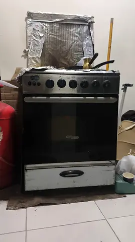 Used freestanding gas oven and stove - 4 burners