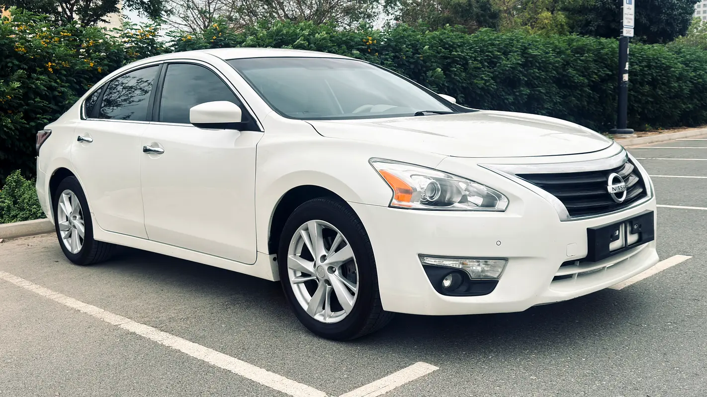 Nissan Altima 2016 — photo 1 of 20