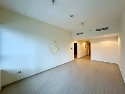 Minimalist | Elegant Simplicity | Bright Light