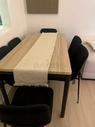 طاولة سفرة مع ٦ مقاعد