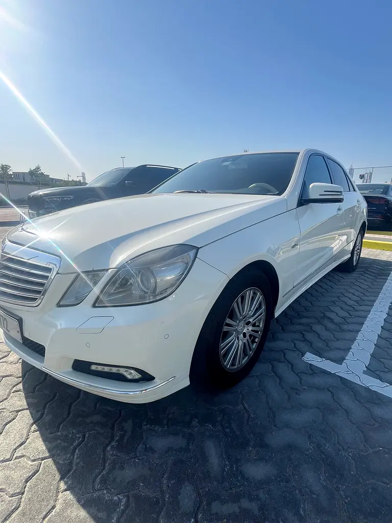 Mercedes-Benz E-Class 2010 — photo 1 of 8
