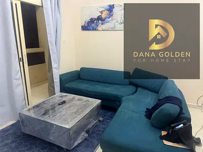 مرحبا بكم في دانة الذهبية هودي هومز العقارية ذ.م.م تفاصيل الدفع : 3800   تفاصيل الشقة غرفه وصاله  المطبخ مجهز بالكامل بخزائن سوبر ماركت خروج سهل لدبي