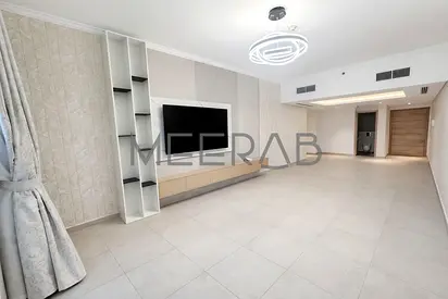 Distress Deal | Large 3 Bedroom + Laundry Room | Upgraded Unit + Corner Unit | Vacant