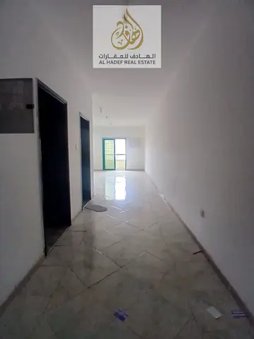 شقة غرفة وصالة ماستر للإيجار في الشارقة أبو شغارة بموقع حيوي قريب من الخدمات وتصميم عملي يوفر الراحة والخصوصية للسكن
