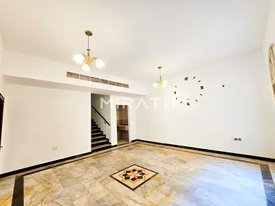 Well maintained spacious villa - Away flight path