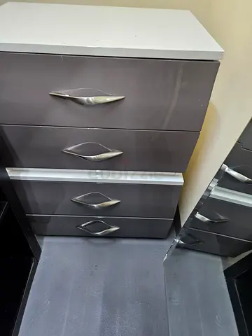 Grey 4-Drawer Chest / Dresser in Good Condition