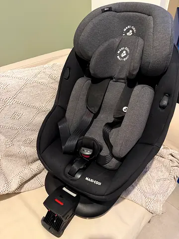 Maxi-Cosi Infant Car Seat - Mica 360 Rotation - Good Condition