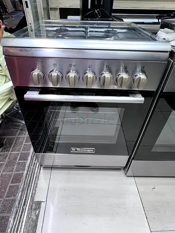Stainless Steel freestanding gas oven and cooker - good condition