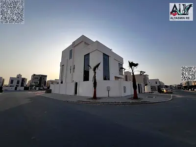 Corner villa ready to move in. An opportunity to own a brand new luxury villa, custom-built and featuring an elevator, roof terrace, electricity, wate