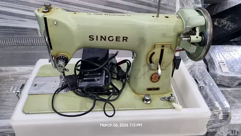 Singer sewing machine Japan off green color