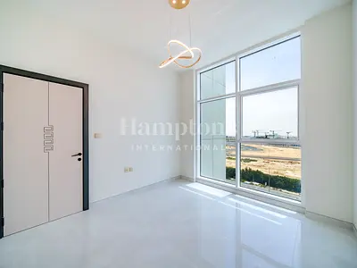 Vacant | Mid Floor | with Kitchen Appliances