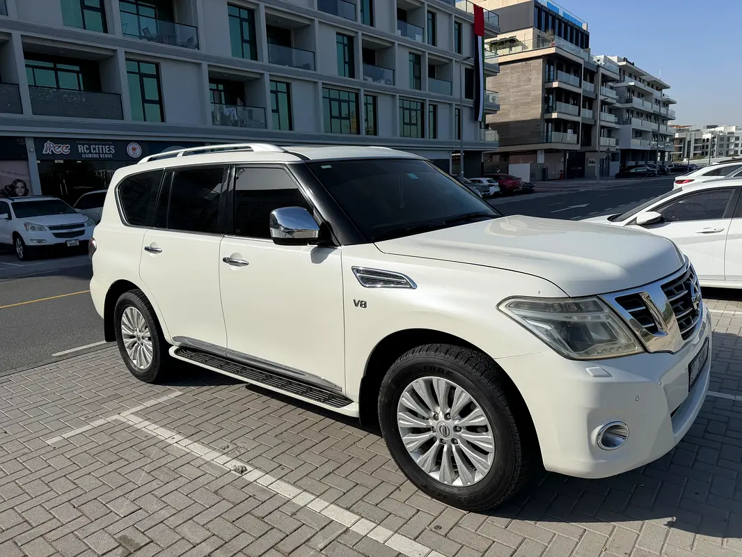 Nissan Patrol 2019 — photo 1 of 16