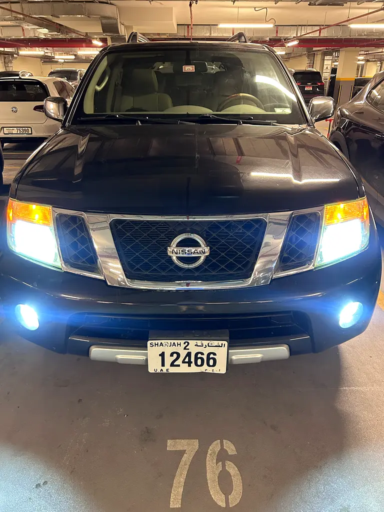 Nissan Pathfinder 2011 — photo 1 of 6
