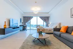 Amazing Amenities l Bright Unit l Great Location