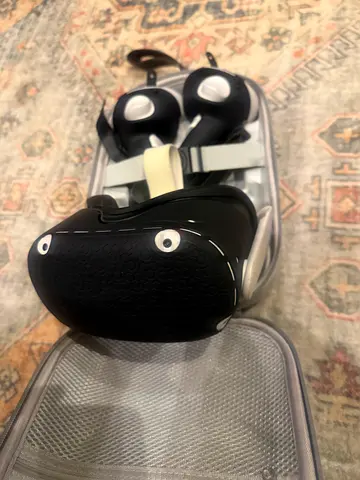 Meta Quest 2 VR Headset – Excellent Condition + Case -Oculus Meta Quest 2 128GB – Like New