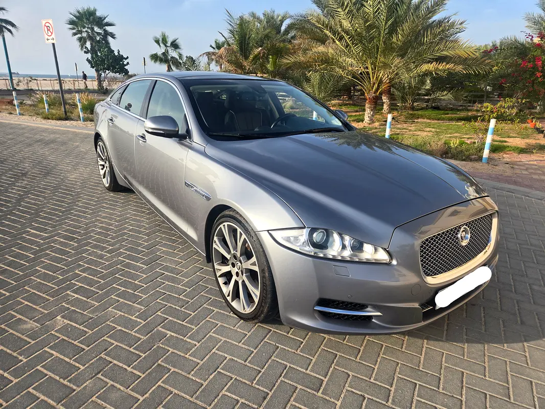 Jaguar XJ 2011 — photo 1 of 13