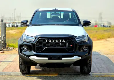 2025 Toyota HILUX photo 2