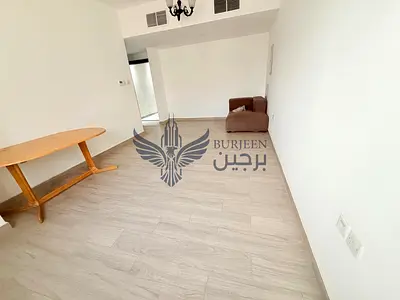 READY TO MOVE 2BHK 2BHAT ROOM &BALCONY CENTRAL AC CENTRAL GAS