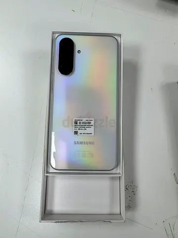 Samsung smartphone - in original box with warranty IC issue only