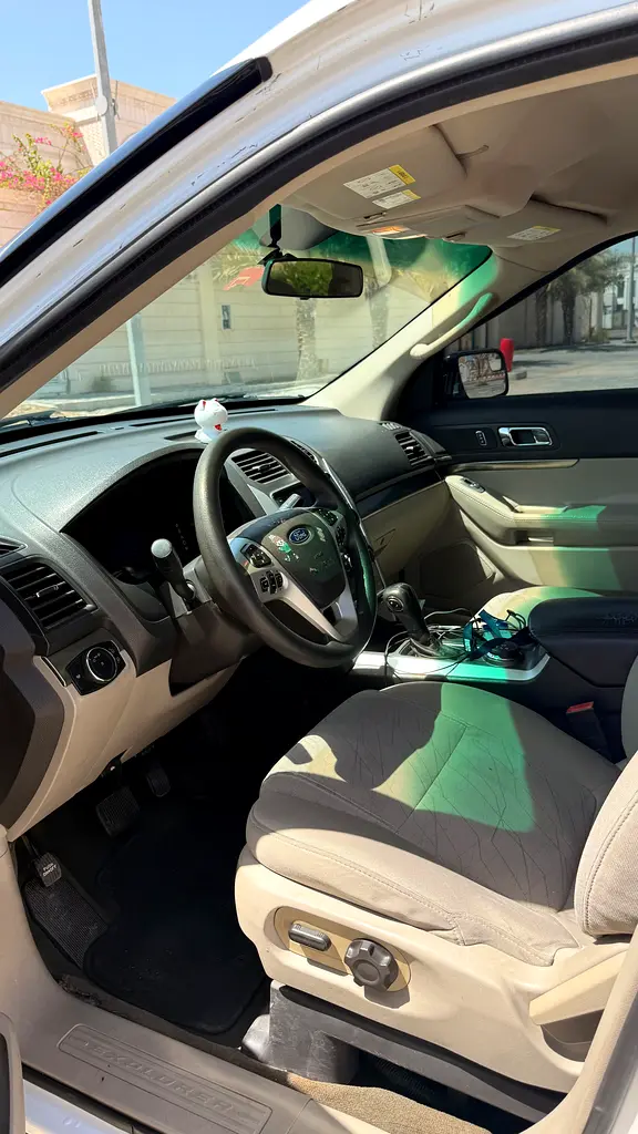 Ford Explorer 2013 — photo 1 of 20