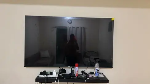 📺 Hisense 65” Smart TV – Like New (With Box)