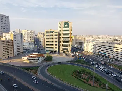 المجاز 2 | غرفتين وصالة | باركينج | بلكونه اطلالة مدينة | تكيف مركزي |موقع مميز | مساحة واسعه