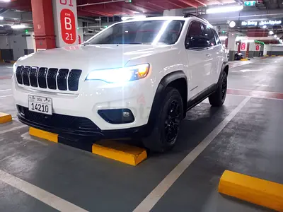 Jeep Cherokee X sports 4x4