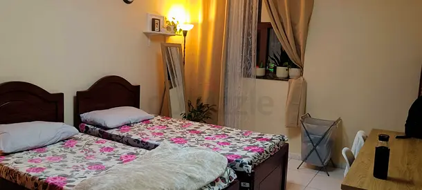 Bed space for a lady in a furnished room at Business Bay Sheikh Zayed Rd Dubai Near to Metro Station