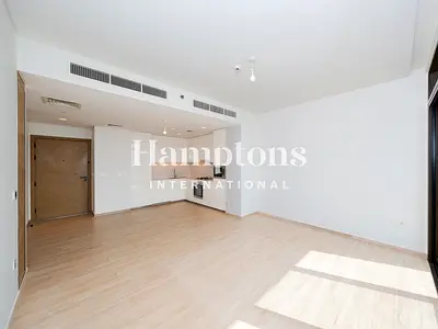 Luxury Semi-Furnished 2BR | High-floor Lagoon view