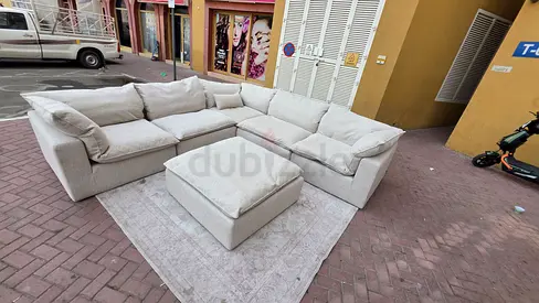 Selling brand new condition 2xl Luxury corner sofa