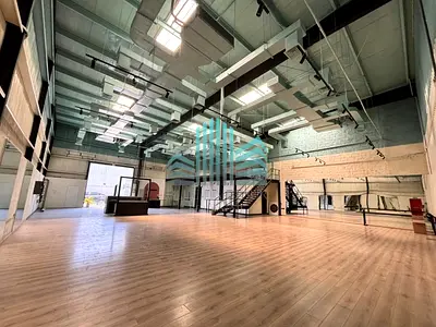 ONLY FOR CREATIVE BUSINESS & WELL-MAINTAINED SHOWROOM CUM WAREHOUSE | EASY ACCESS TO MAIN ROAD