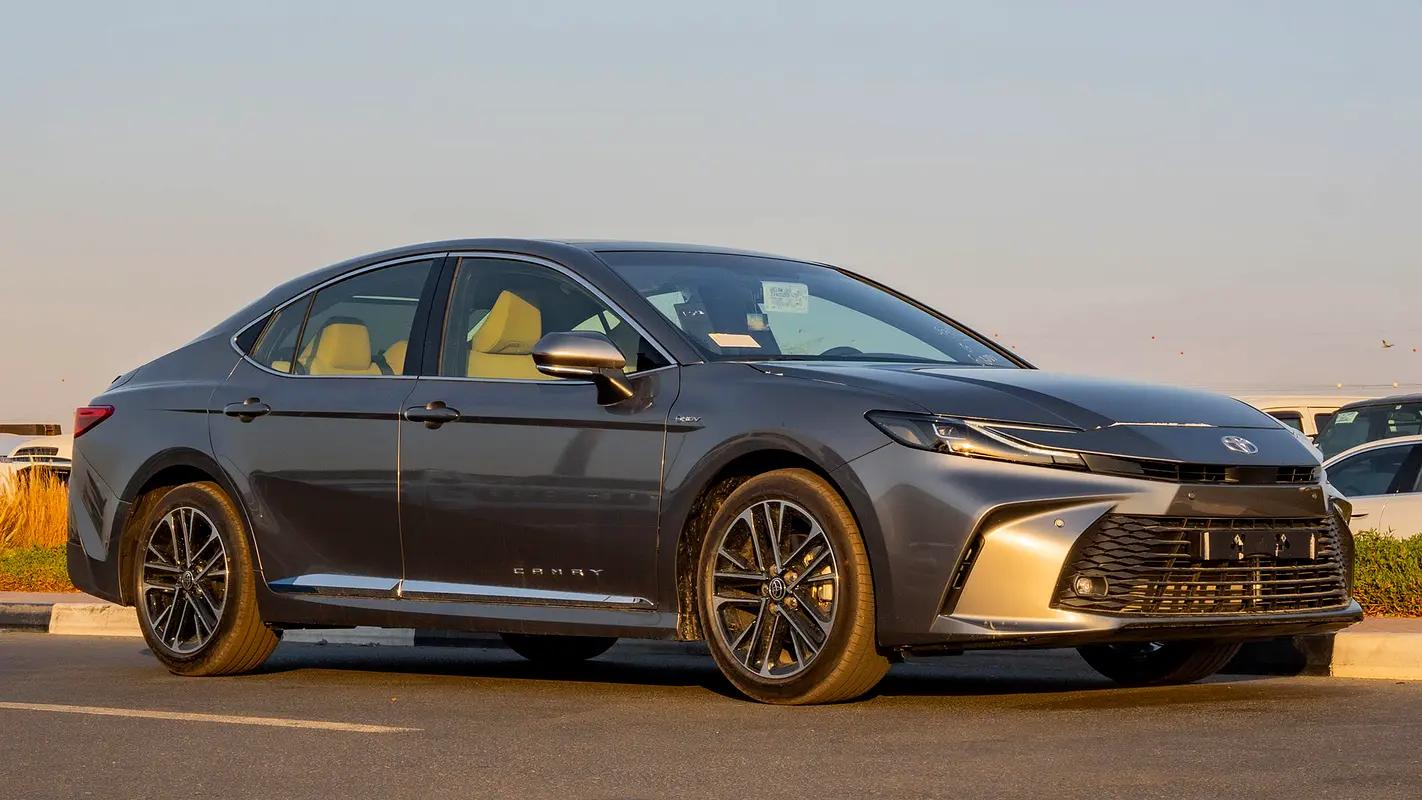 Toyota Camry 2025 — photo 1 of 18