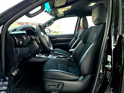 2025 Toyota HILUX photo 3