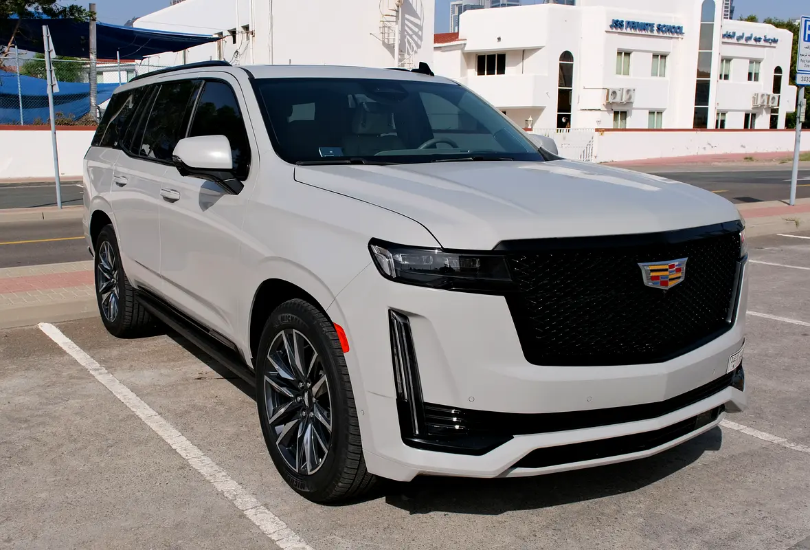 Cadillac Escalade 2023 — photo 1 of 13
