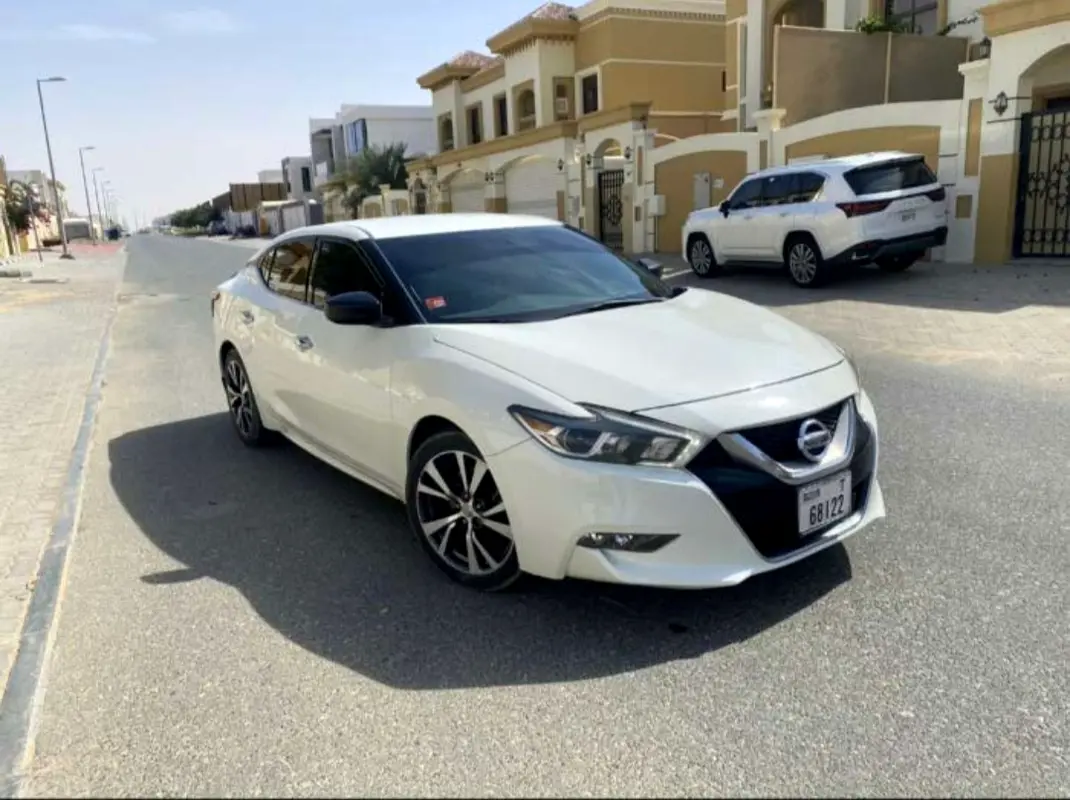 Nissan Maxima 2016 — photo 1 of 8