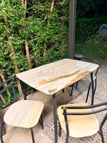 Table with 4 chair available