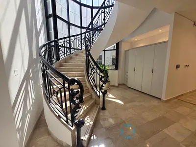 فيلا واسعة 5 غرف نوم في مجمّع سكني