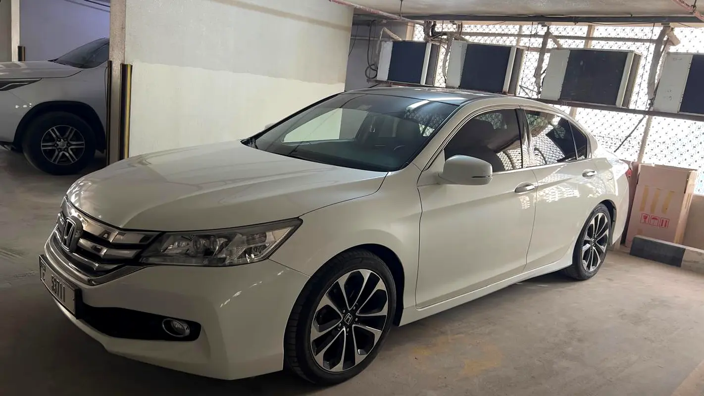 Honda Accord 2016 — photo 1 of 9