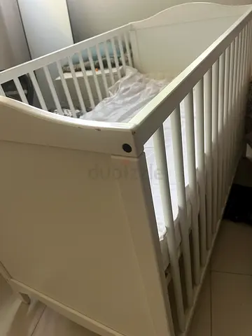 Ikea baby crib with mattresscover