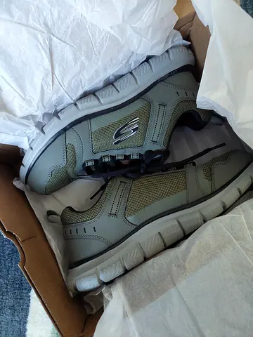 Lightweight Skechers Mens Walking Shoes - Size US 8, EU 41, Slightly used in Box