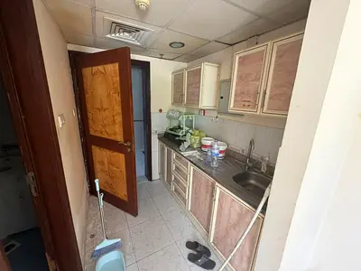 فرصة لقطة بسعر اقتصادي _ في موقع مميز جدًا كورنيش عجمان _ استديو مطبخ منفصل