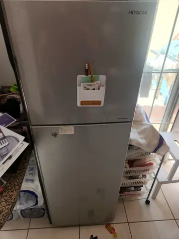 Hitachi 2 door fridge for sale 600 aed