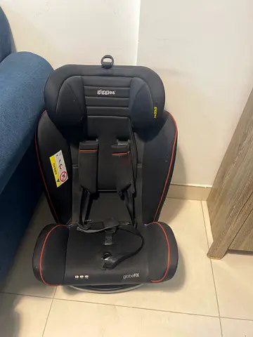 Used black  red convertible child car seat (good condition)