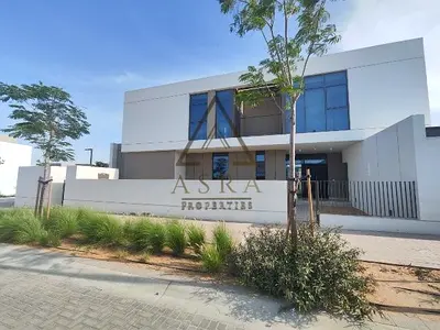 Spacious 5-Bedroom | Corner Villa | Maid’s Room & Private Garden